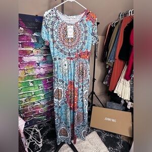 Ladies Maxi Dress, Size 1X, NWT Designed by Coeur De Vague in France.